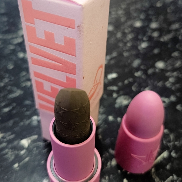 NIB Jeffree Star Grave Digger Velvet Trap Lipstick Full Size 4g - Picture 3 of 3